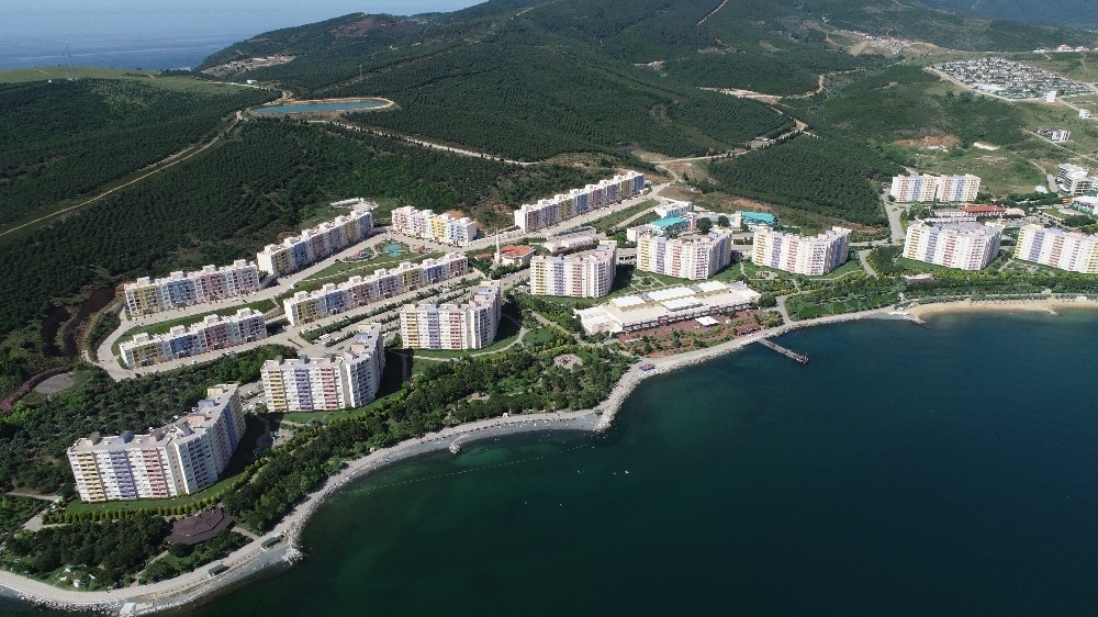 Marmara’da deniz sezonu açıldı, tatilciler Armutlu’ya akın etti 