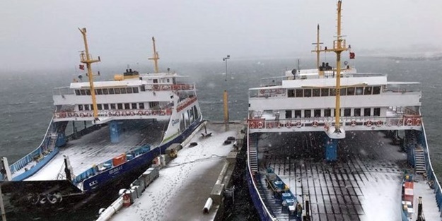 Marmara'da deniz ulaşımına fırtına engeli