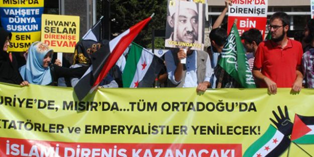 Marmaralılar Suriye ve Mısır’ı protesto etti