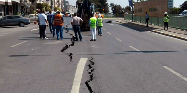 Marmaray çalışmasında yol çöktü