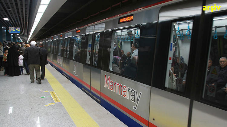 Marmaray'da akılalmaz iddialaşma! Az kalsın canından oluyordu