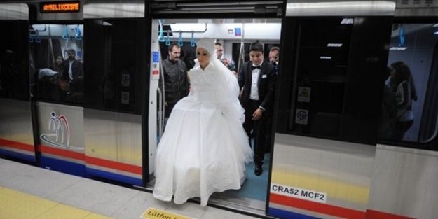 Marmaray’da düğün fotoğrafı