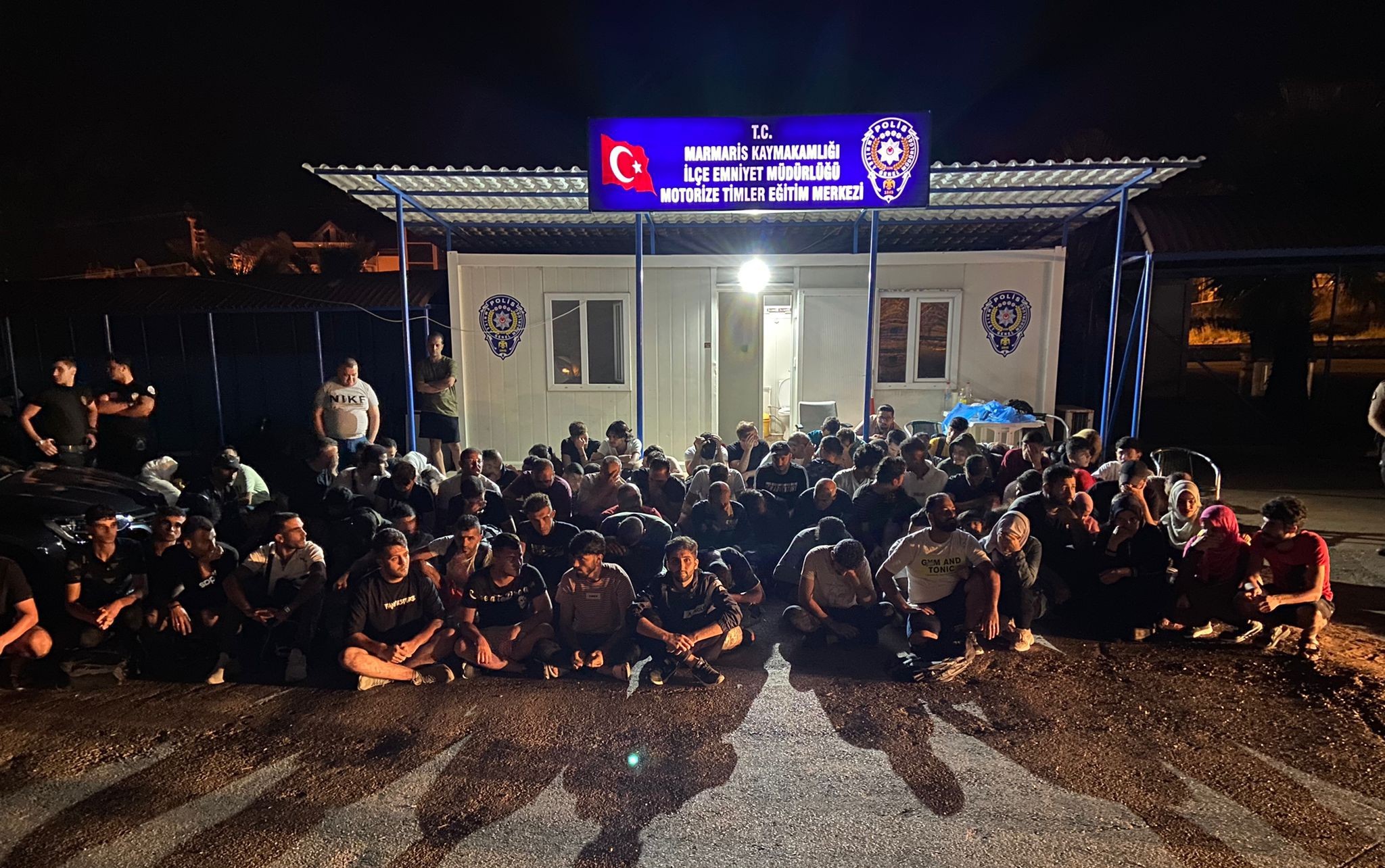 Marmaris emniyetinden kaçak göçmenlere baskın