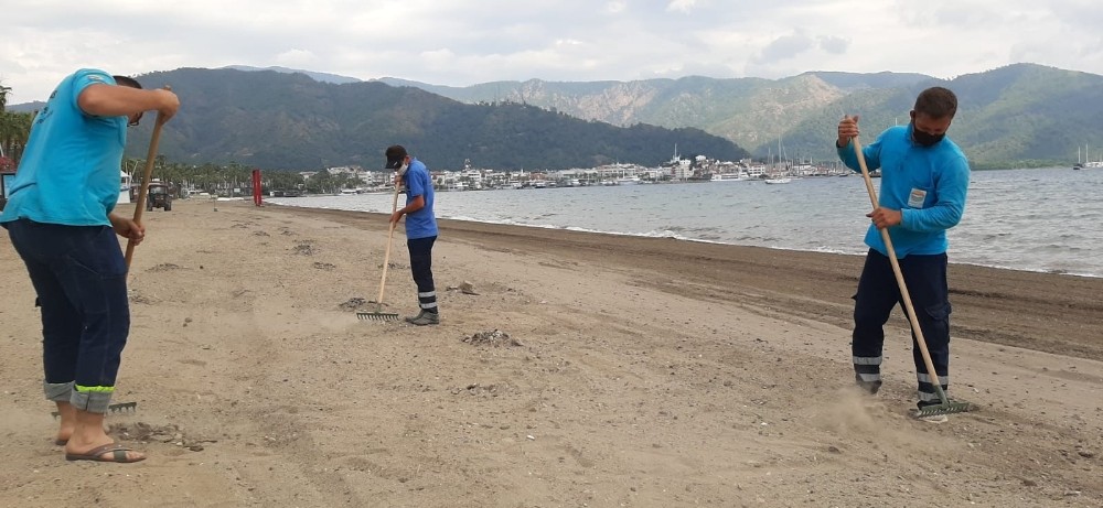 Marmaris halk plajında hummalı hazırlık 