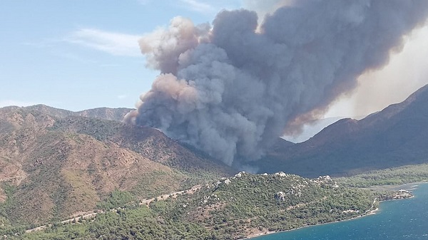 Marmaris helikopter mi düştü? Marmaris ölen yaralanan var mı isimleri:Muğla'nın Marmaris ilçesinde ormanlık alanda çıkan yangına havadan ve karadan müdahale ediliyor. Yangın söndürme çalışmaları sebebiyle Kastamonu'dan Marmaris'e gelen yangın söndürme hel