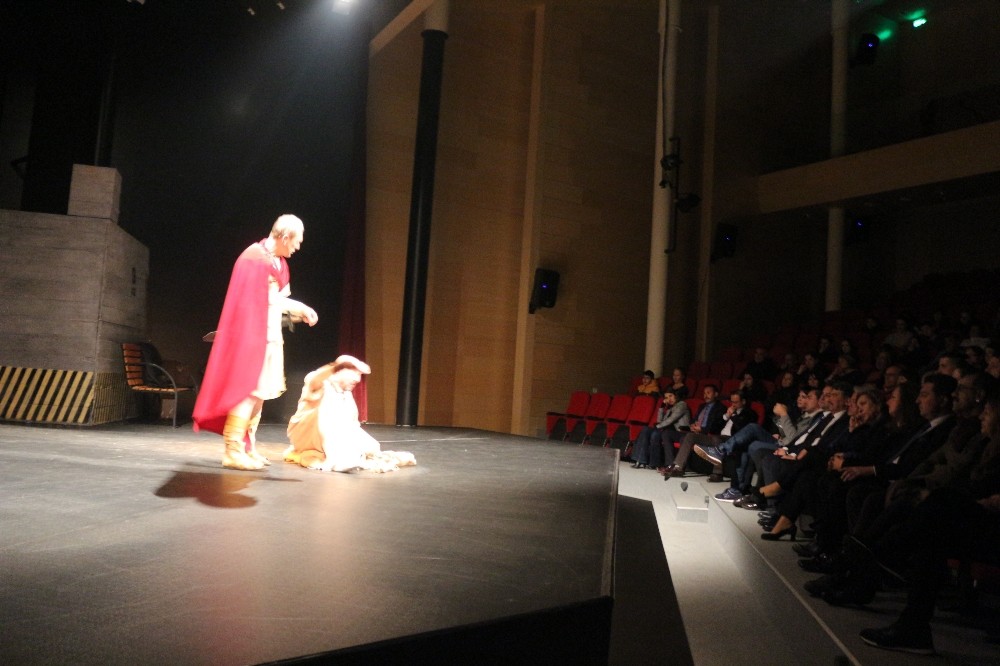 Marmaris Tiyatro Günleri devam ediyor 