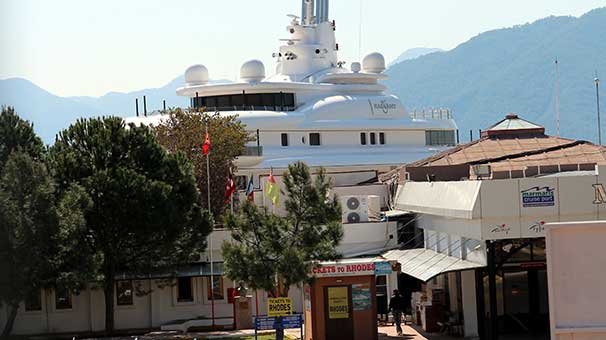 Marmaris'e uğradı, 4 saatte 700 bin TL bıraktı!