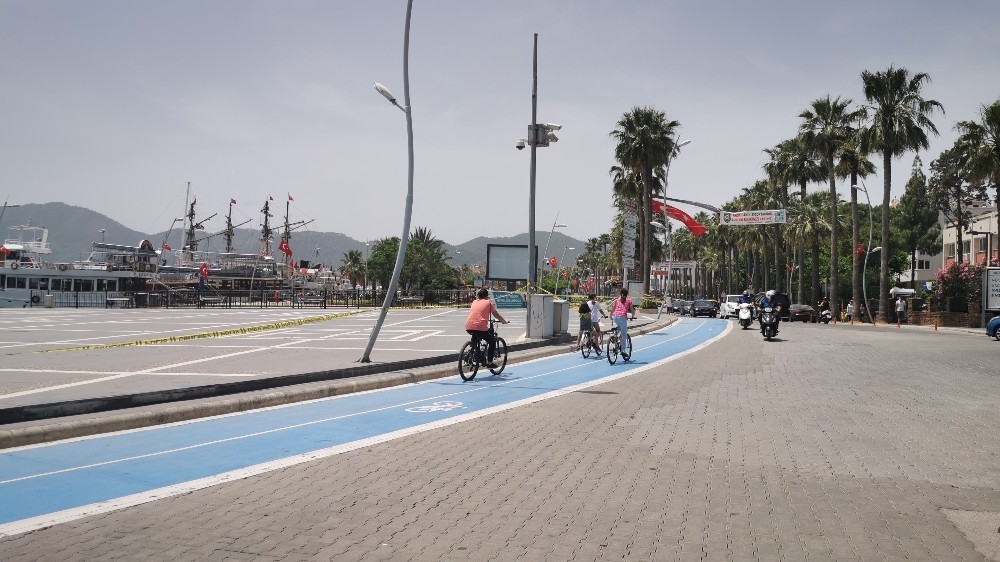 Marmaris’te çocuklar ikinci kez dışarı çıktı 