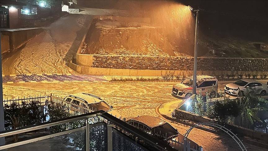 Marmaris'te dolu etkili oldu