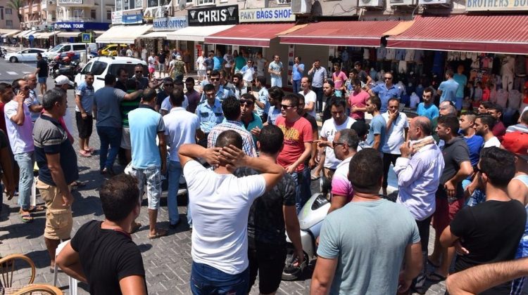 Marmaris'te esnaf sokağa döküldü, turistler korkup kaçtı