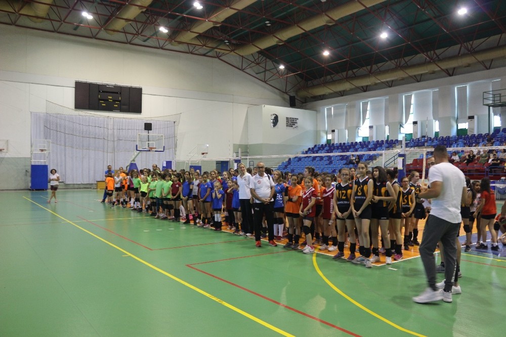 Marmaris’te “Mini Voleybol Şenliği” yapıldı 