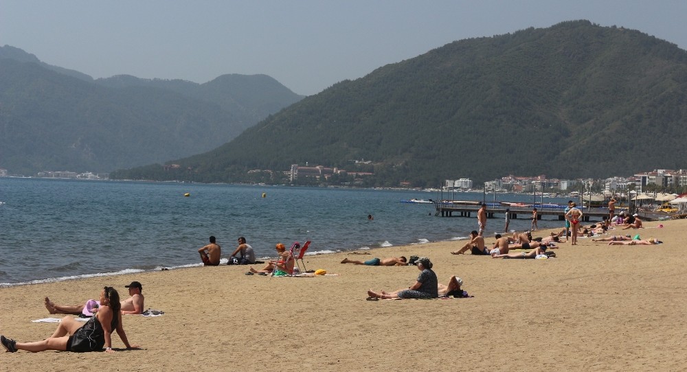 Marmaris’te plajlar hareketlendi 