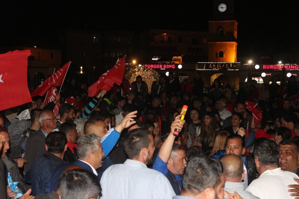 Marmaris’te seçim kutlaması 