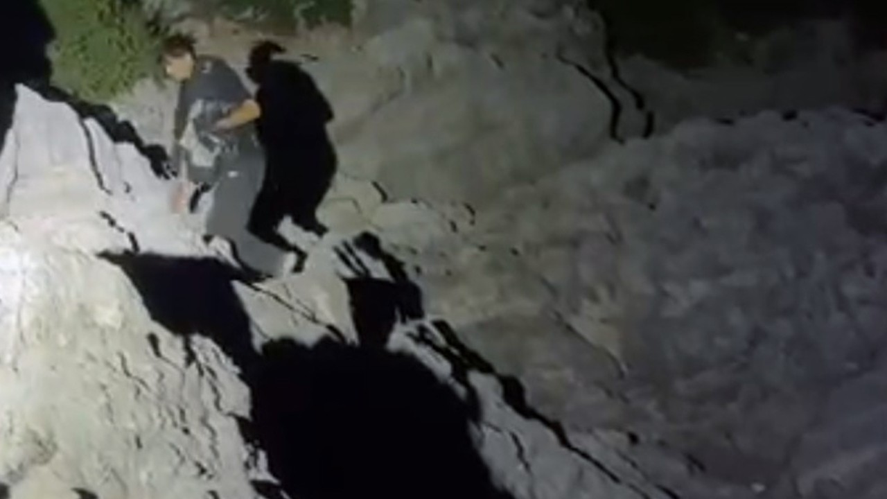 Marmaris’te ulaşımı olmayan bölgede mahsur kalan 2 düzensiz göçmen kurtarıldı