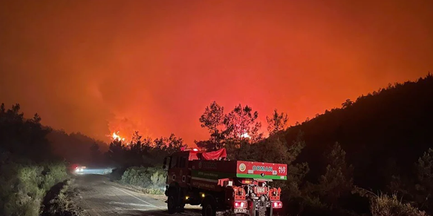 Marmaris'teki orman yangını nedeniyle 20 ev...