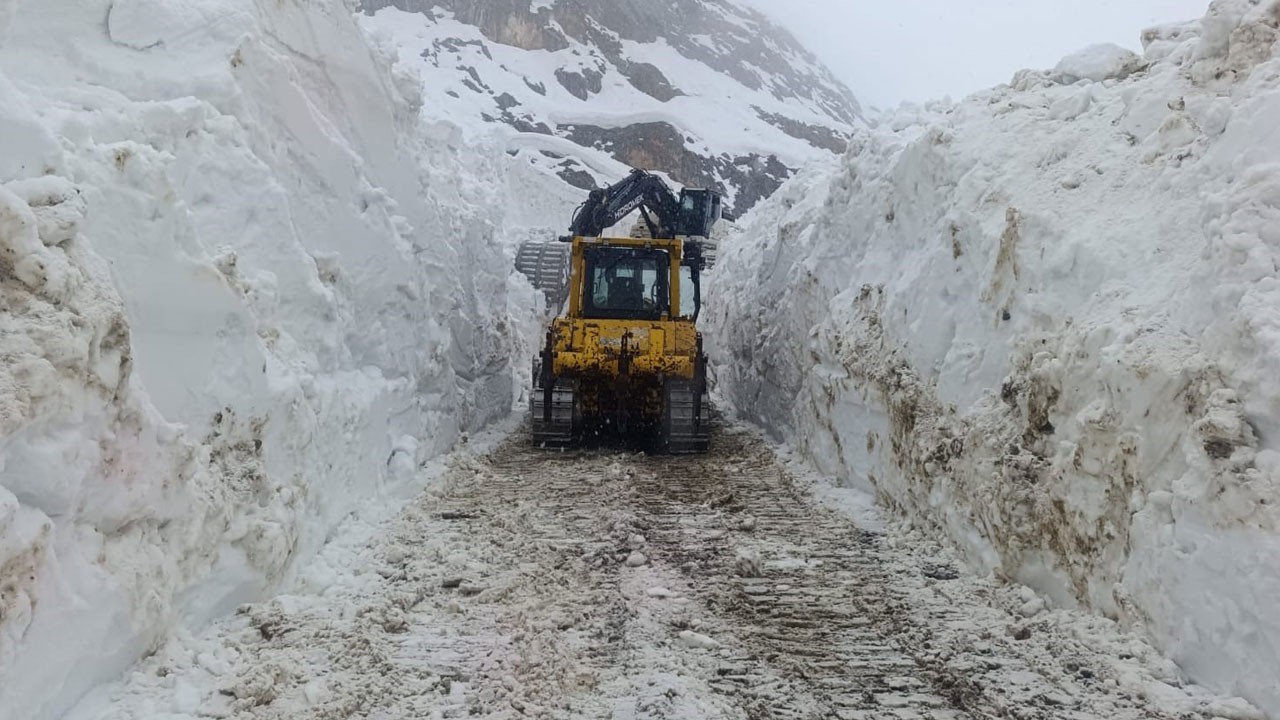 Mart ortasında kar sürprizi! 56 yerleşim yerinin yolu kapandı
