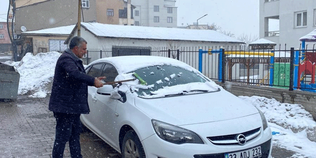 Mart yine kapıdan baktırdı: Kar yağdı