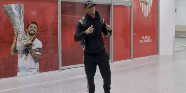 Martial resmen Sevilla'da