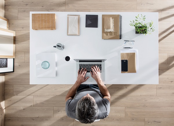 Masa başı çalışanlar dikkat! Bu hata hastalıklara sebep oluyor