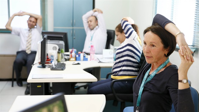 Masa başı çalışanlara 6 dakika bir...