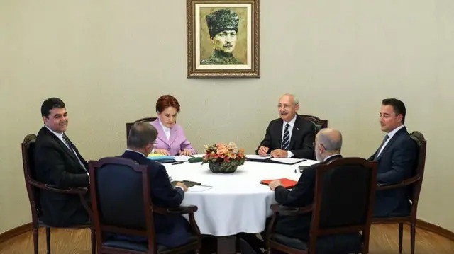 Masa gitti, tartışması kaldı: "Kumar Masasına neden döndün?"