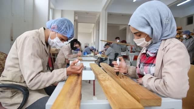 Masa, sıra ve dolap üretiyorlar! Okullara malzeme Diyarbakır’dan