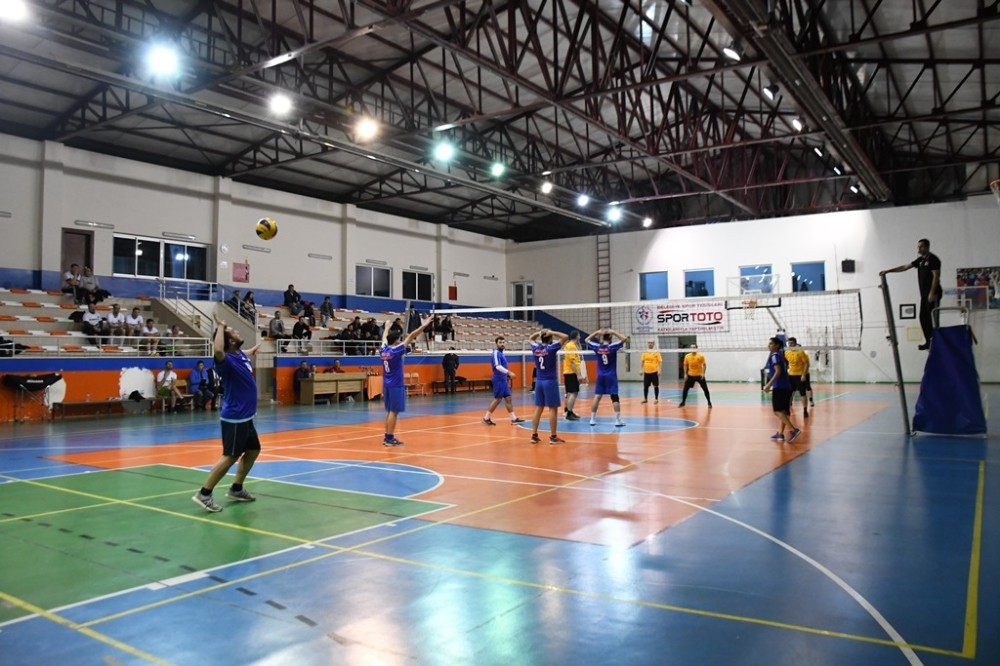 Masa tenisi ve voleybol turnuvası şampiyonları belli oldu 