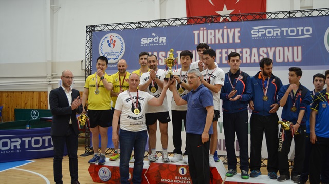 Masa tenisinde kupa sahibini buldu