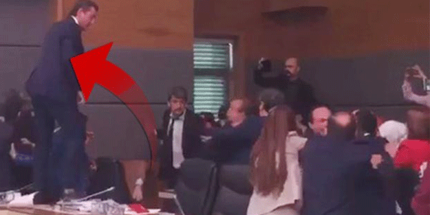 Masa üzerine çıkan AK Partili vekil o anları anlattı