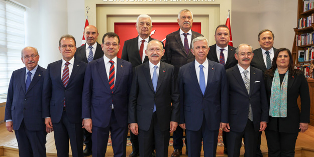 Masadaki kavga belediyelere taştı! 'Kiralık' meclis üyelerine istifa talimatı