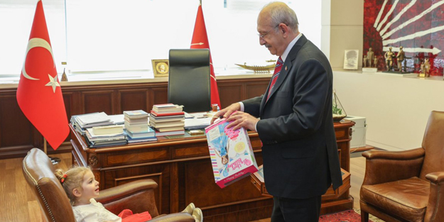 Masadan kaldırmayı unuttular! Kılıçdaroğlu bu kez fena yakalandı