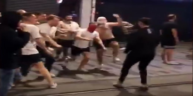 Masalar, sandalyeler, cam şişeler… Bayern Münihli Almanlar Taksim’i Karıştırdı