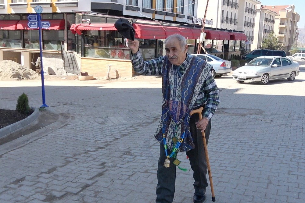 ‘Masalcı Dede’ Anadolu’yu diyar diyar geziyor 