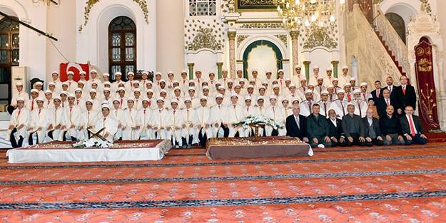 İslam düşmanlarını çıldırtacak haber! 11 bin 773 kişi belgesini alarak hafız oldu