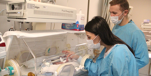 Maşallah! 3'üzü olan baba gülmekten kırdı geçirdi