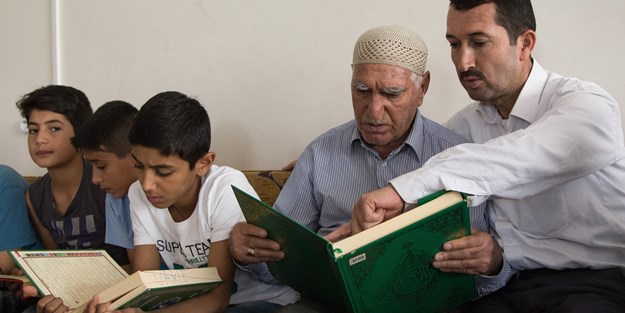 Maşallah barekallah.. 82 yaşında Kur'an öğrendi!