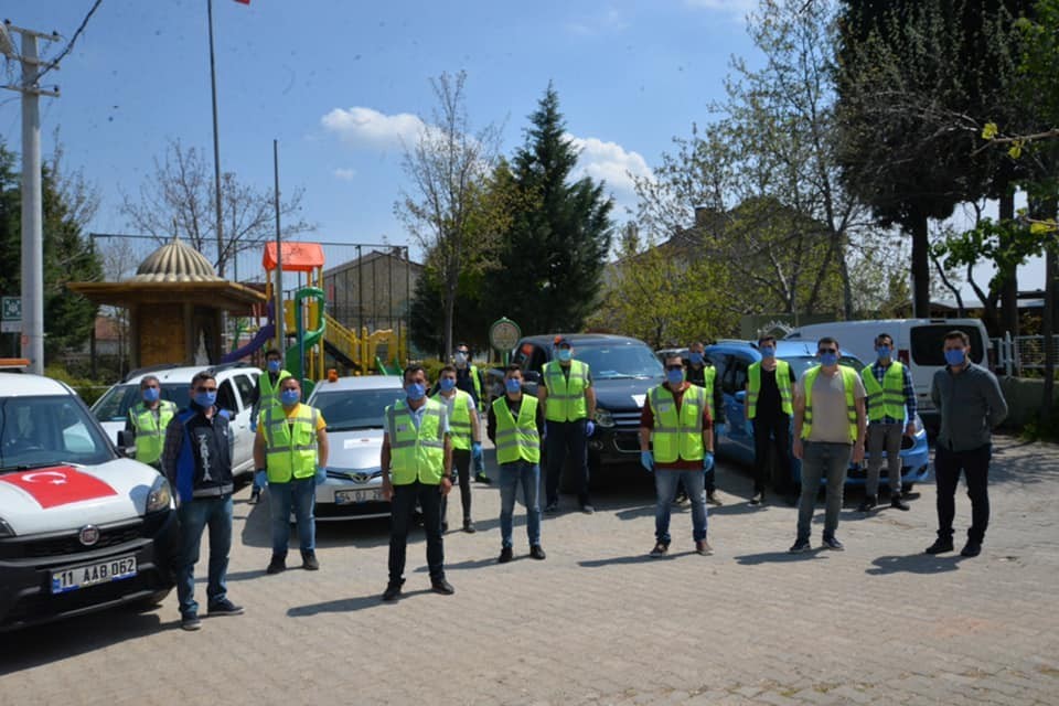 Maske dağıtım timi arı gibi çalışıyor 