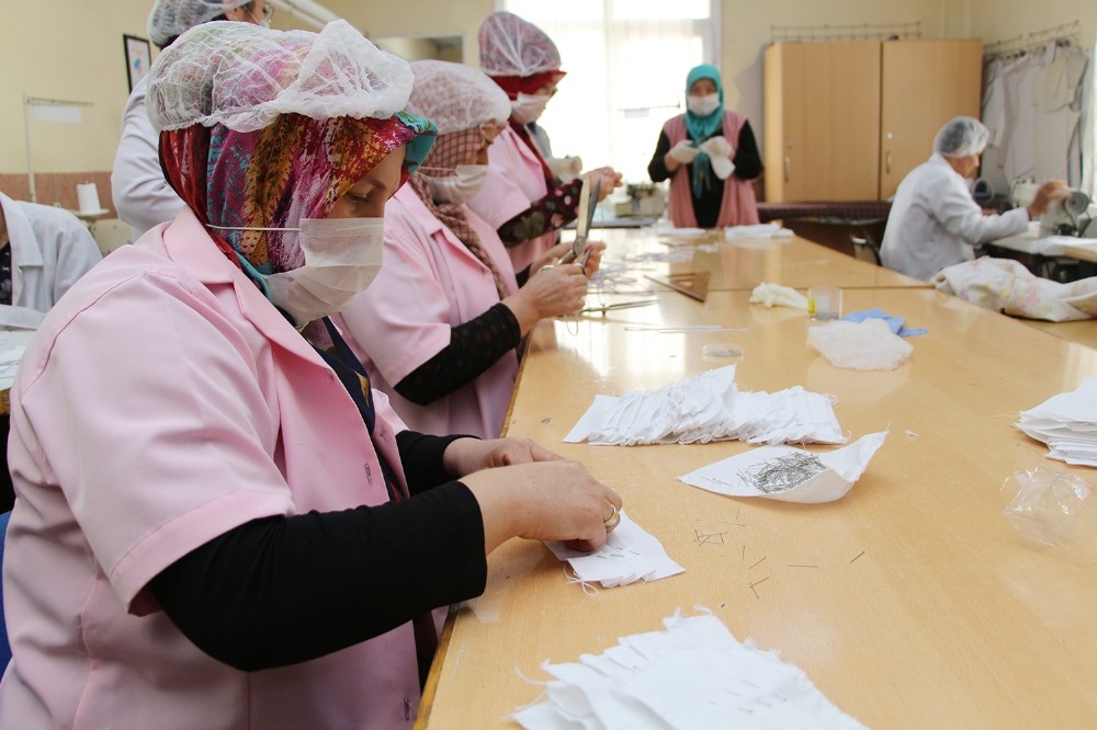 Maske üretimine bir destek de Kula’dan 