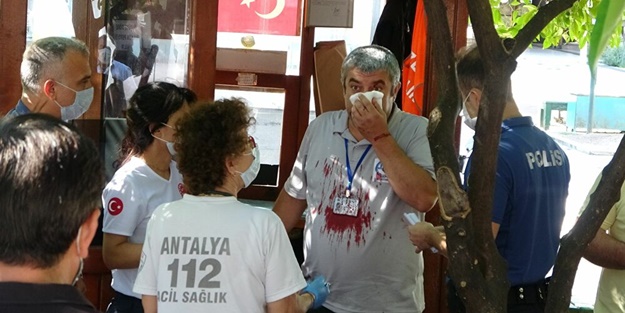 Maske uyarısı yapan güvenlik görevlisine bıçakla saldırdı