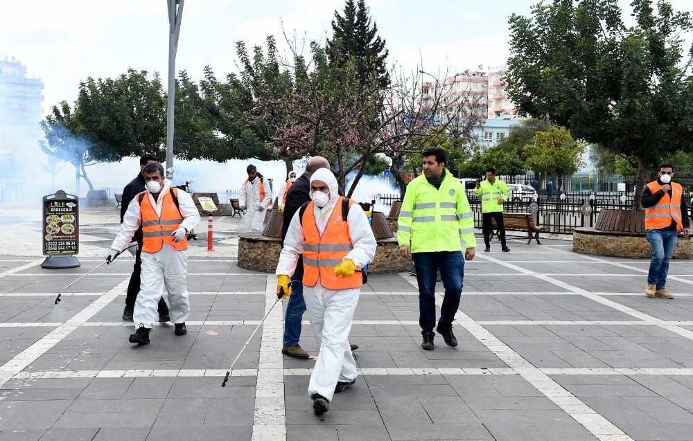 Maske ve eldivenler için özel atık kutuları yerleştirildi 