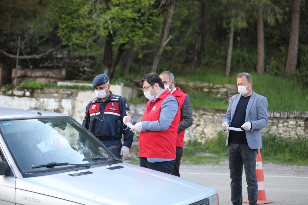 Maskeler ücretsiz dağıtılıyor 