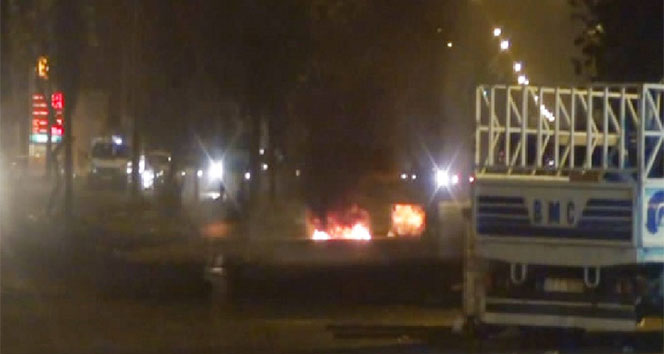 Maskeli grup polise patlayıcılarla saldırdı