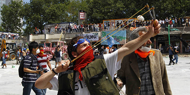 ‘Maskeli provokatörlerin oyununa gelmeyin’