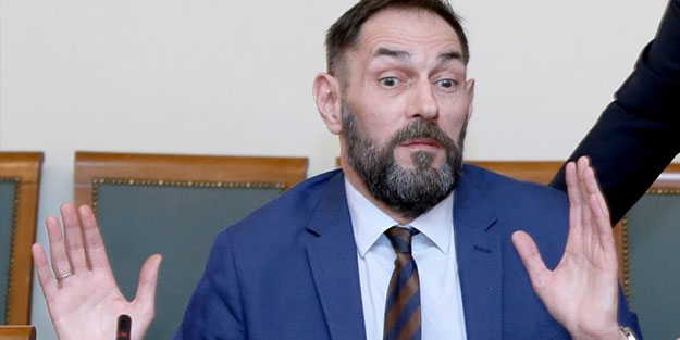 Mason olduğunu açıklamıştı... İstifa etti!