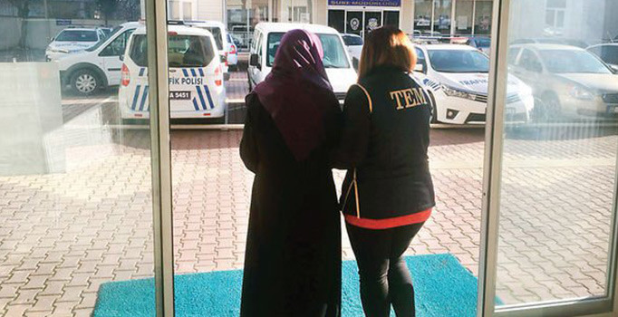 Mavi listedeki kadın terörist ikna edildi