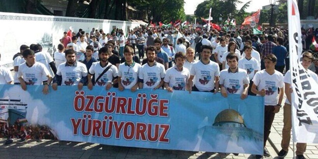 Mavi Marmara'nın yıldönümünde yürüyüş