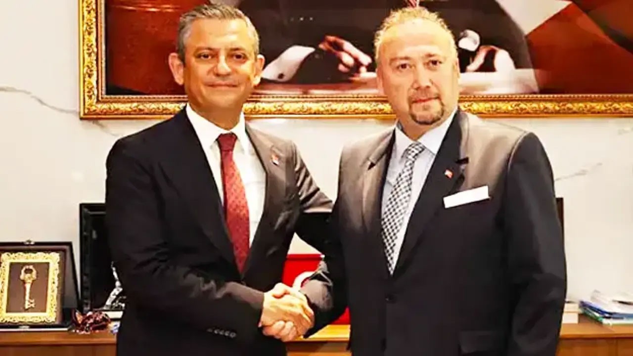 "Mavi Valiz"den sonra torpil listesi çıktı! Özkan Yalım Özgür Özel'in mesajlarını ifşa etti