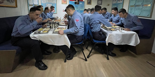 Mavi vatan nöbetinde ilk iftar