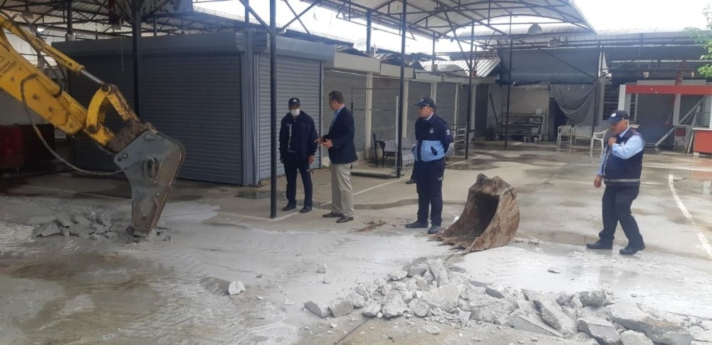 Mavişehir pazar yerinde çalışmalar sürüyor 