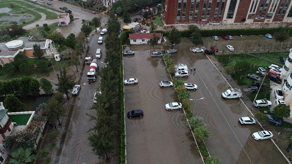 Mavişehir’de sular çekiliyor 